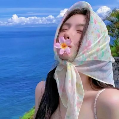 圆肚子女孩
